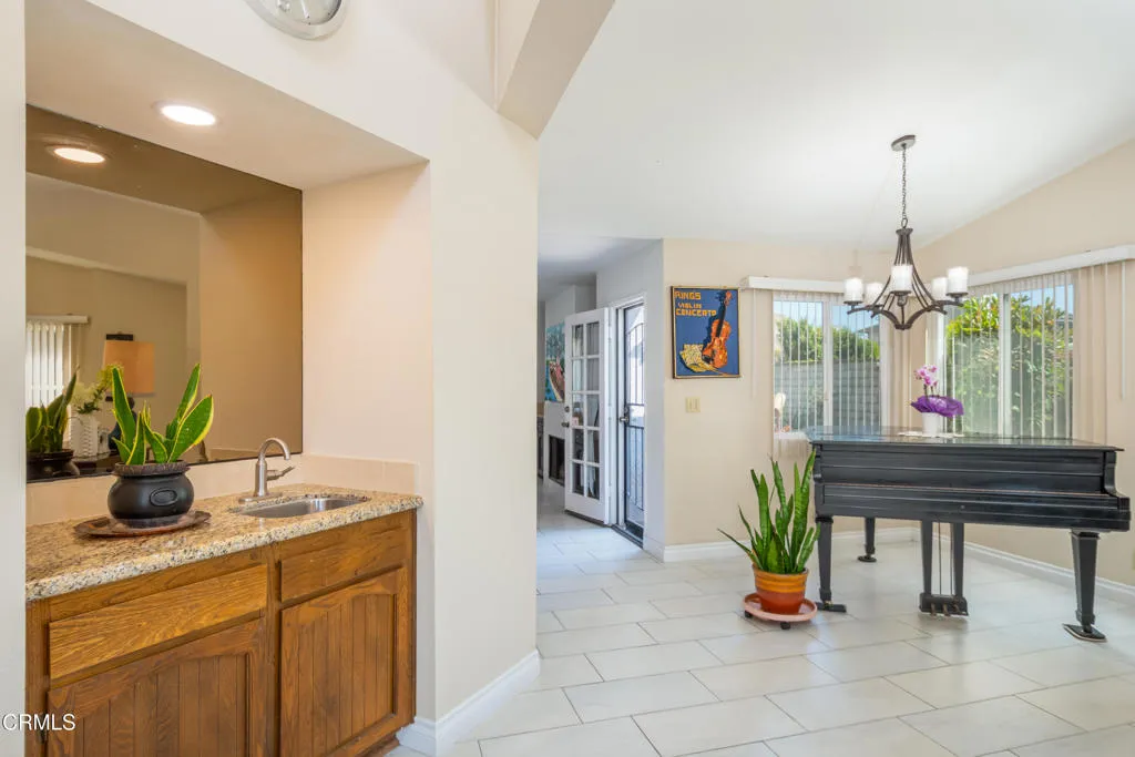 670 Joliet Place, Oxnard, California 93030 home-pic-5