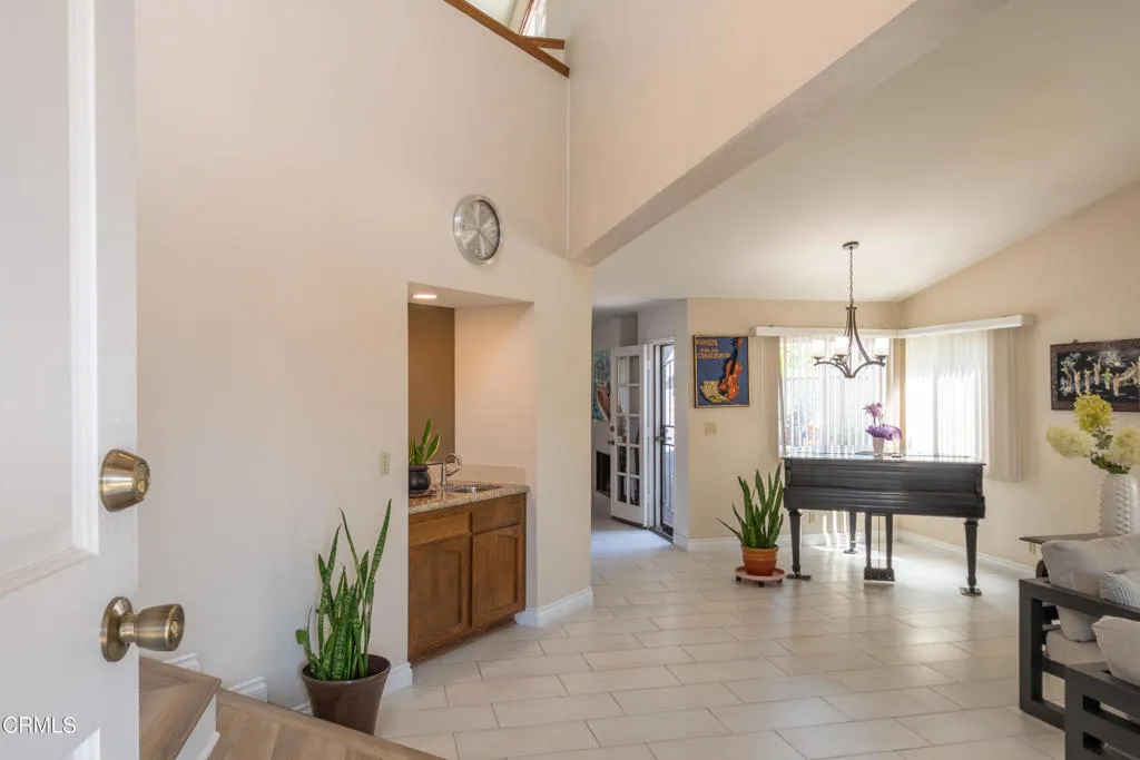 670 Joliet Place, Oxnard, California 93030 home-pic-3