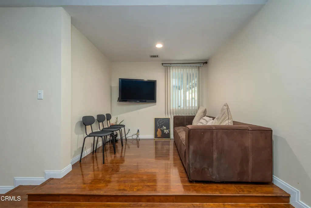 670 Joliet Place, Oxnard, California 93030 home-pic-15