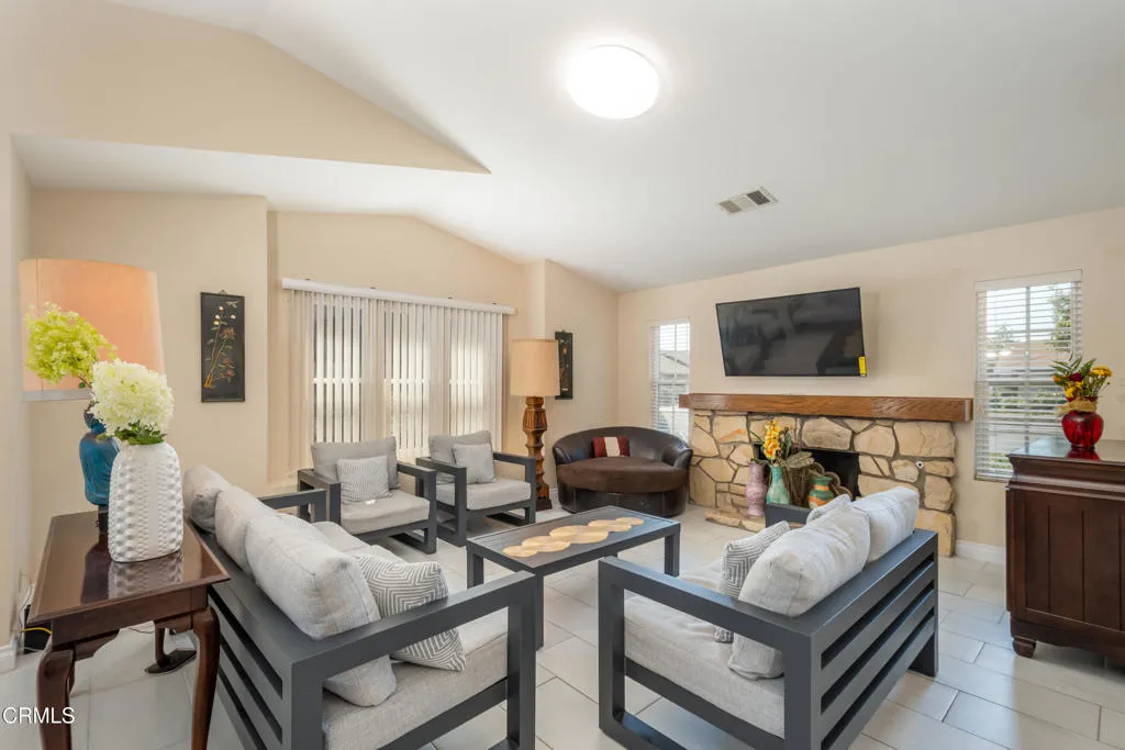 670 Joliet Place, Oxnard, California 93030 home-pic-6