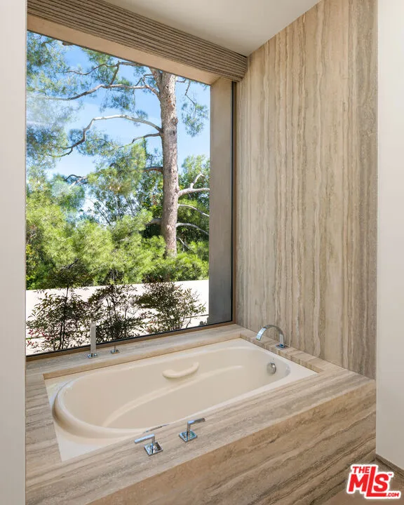 1016 N Hillcrest Road, Beverly Hills, California 90210 home-pic-24