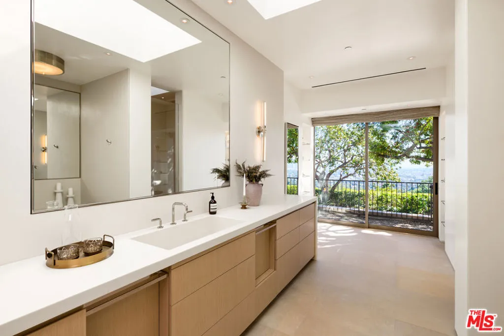 1016 N Hillcrest Road, Beverly Hills, California 90210 home-pic-21