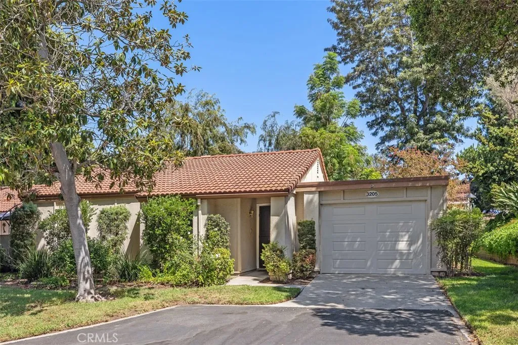 3205 Via Buena Vista D, Laguna Woods, California 92637 home-pic-2