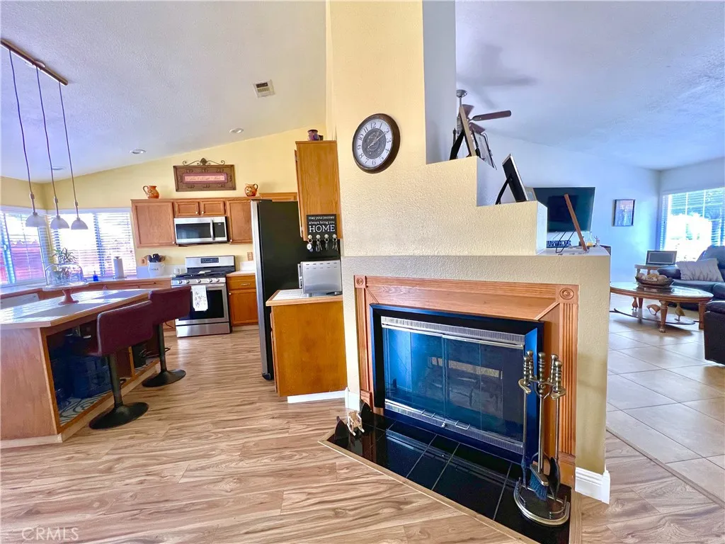 14200 La Mirada Street, Victorville, California 92392 home-pic-11
