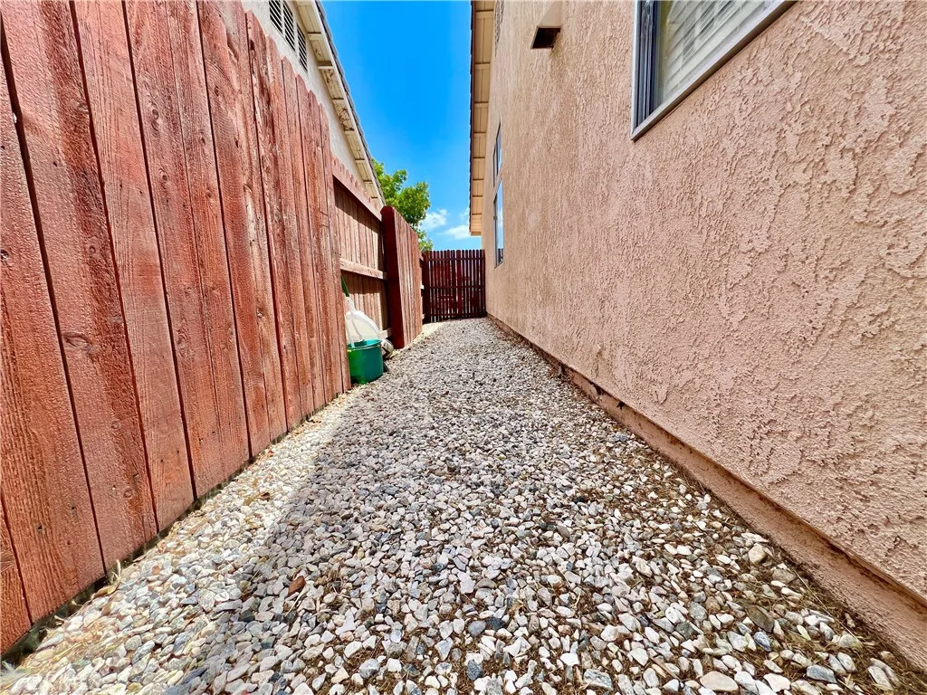 14200 La Mirada Street, Victorville, California 92392 home-pic-38