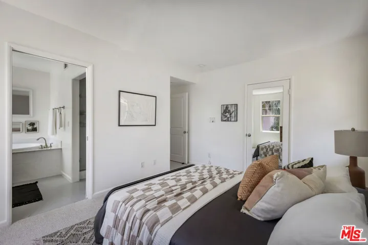 6521 1/2 La Mirada Avenue, Los Angeles, California 90038