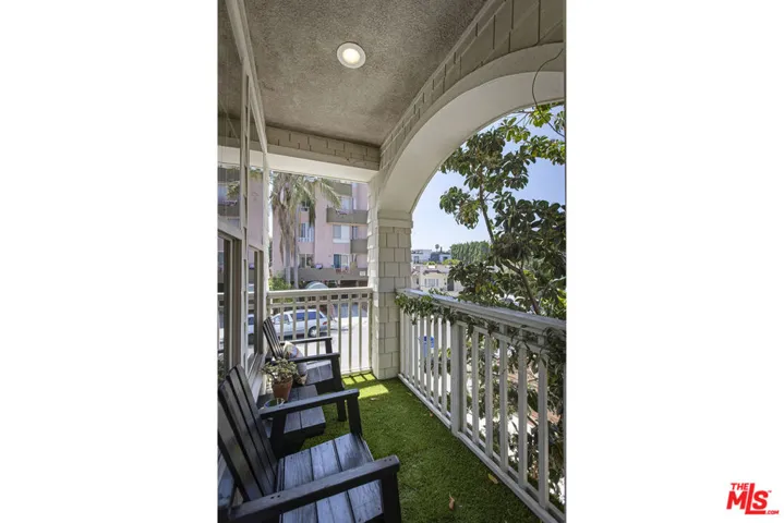 6521 1/2 La Mirada Avenue, Los Angeles, California 90038