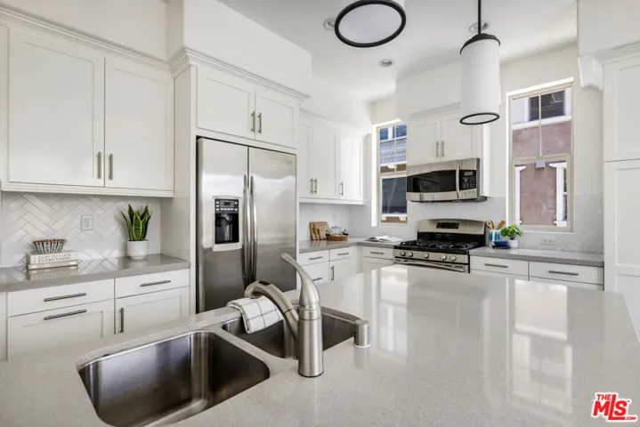 6521 1/2 La Mirada Avenue, Los Angeles, California 90038