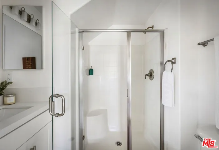 6521 1/2 La Mirada Avenue, Los Angeles, California 90038