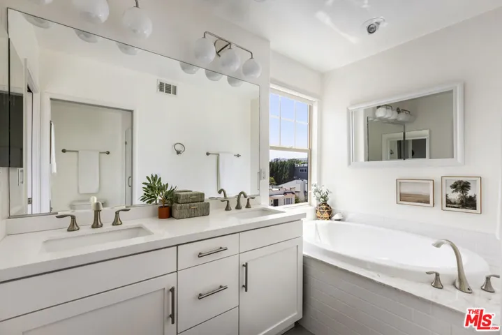 6521 1/2 La Mirada Avenue, Los Angeles, California 90038