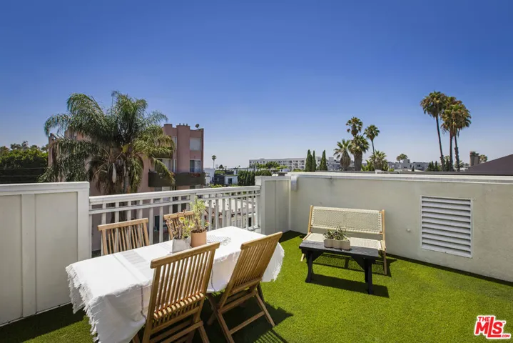 6521 1/2 La Mirada Avenue, Los Angeles, California 90038