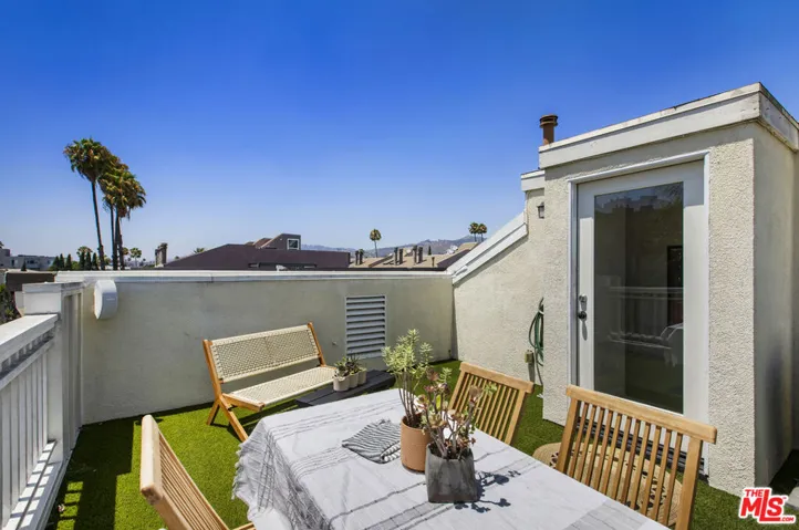 6521 1/2 La Mirada Avenue, Los Angeles, California 90038