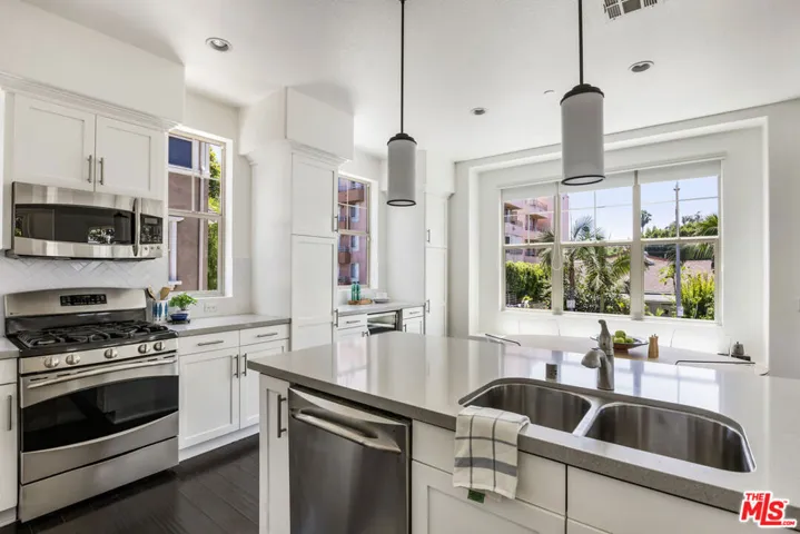 6521 1/2 La Mirada Avenue, Los Angeles, California 90038