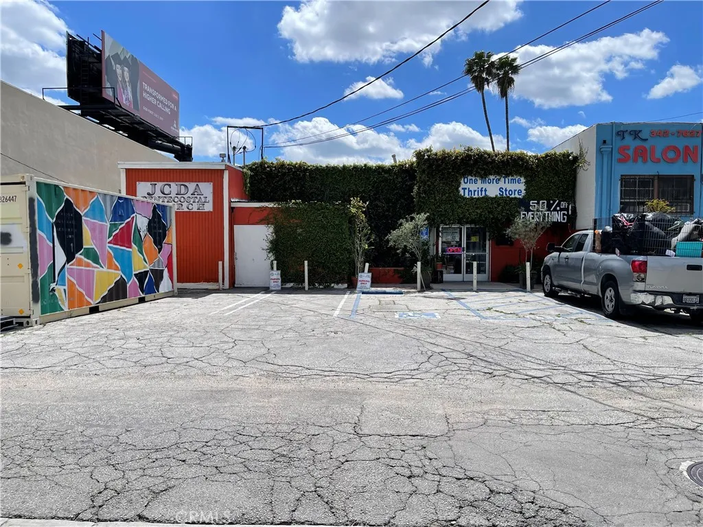 BACK / PARKING - ALLEY VIEW