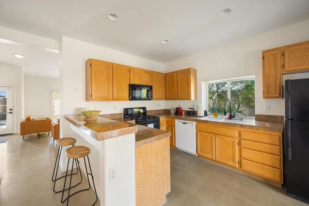 2190 N Paseo De Anza, Palm Springs, California 92262 home-pic-1