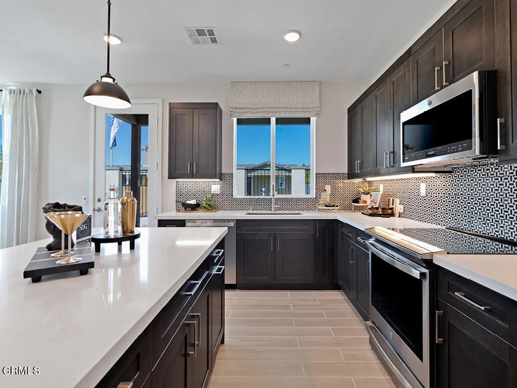 111 Yellow Birch Lane, Piru, California 93040 home-pic-4