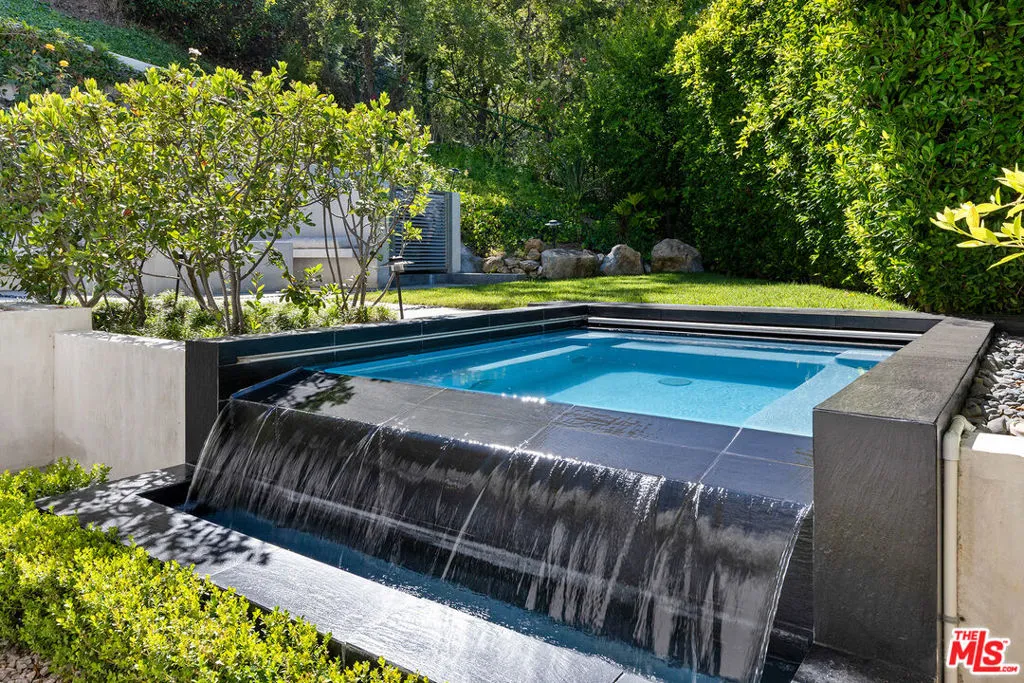 7350 Pacific View Drive, Los Angeles, California 90068 home-pic-24