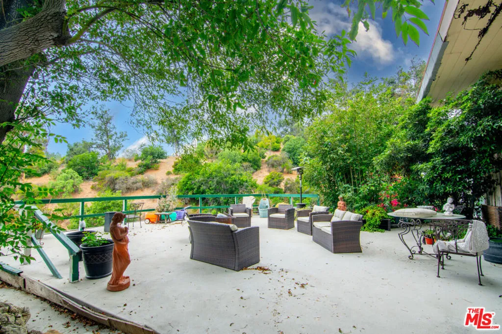 3201 Benedict Canyon Drive, Beverly Hills, California 90210 home-pic-16