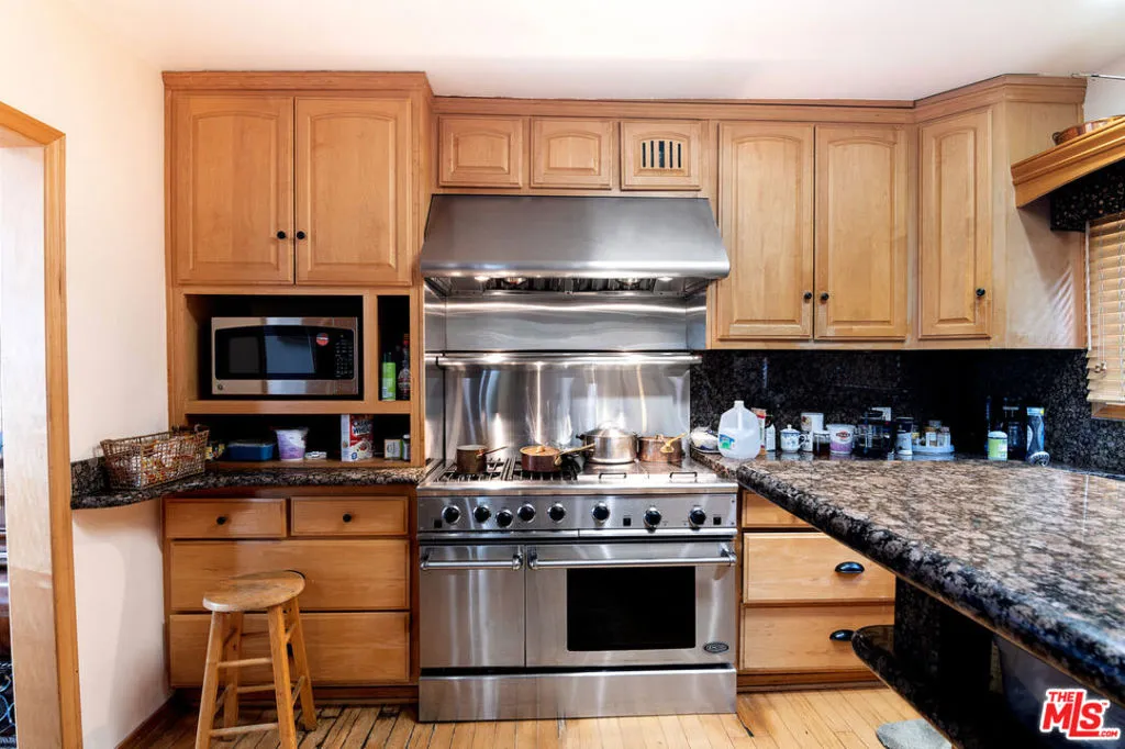 3201 Benedict Canyon Drive, Beverly Hills, California 90210 home-pic-10