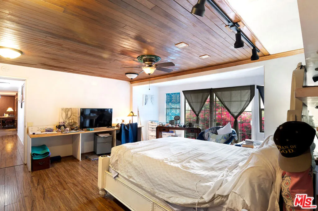 3201 Benedict Canyon Drive, Beverly Hills, California 90210 home-pic-12
