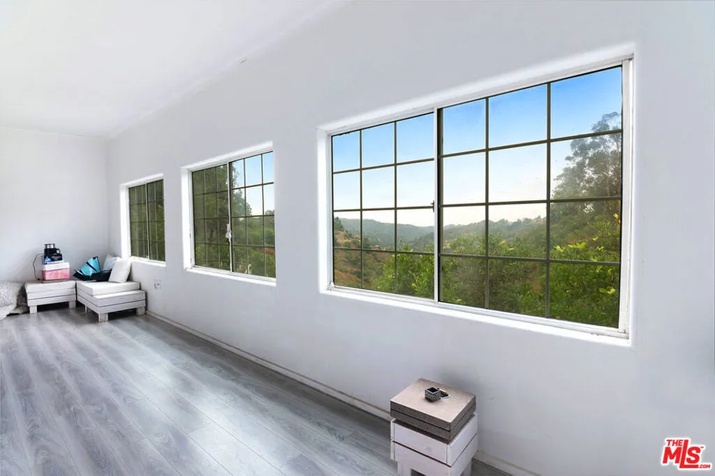 3201 Benedict Canyon Drive, Beverly Hills, California 90210 home-pic-23