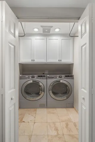 Laundry Room Virtual Stage