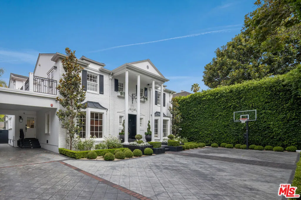 9885 Carmelita Avenue, Beverly Hills, California 90210, 6 Bedrooms Bedrooms, ,7 BathroomsBathrooms,Residential Lease,For Rent,Carmelita,25592359