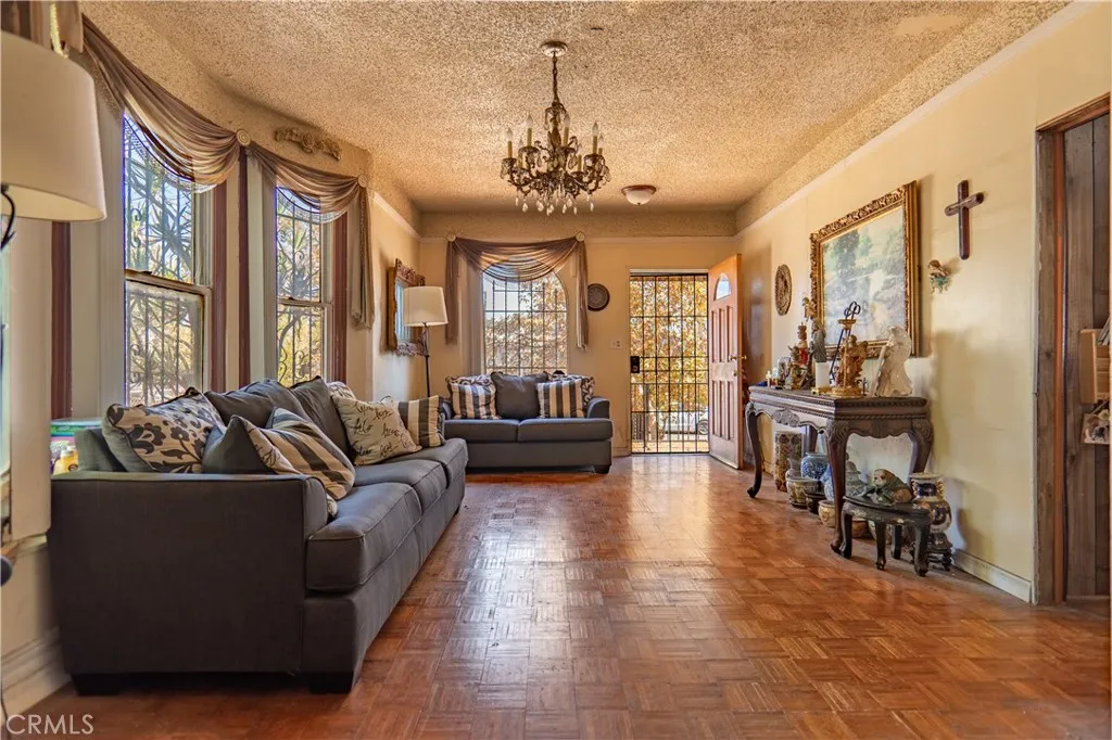 1175 N Commonwealth Avenue, Los Angeles, California 90029 home-pic-9