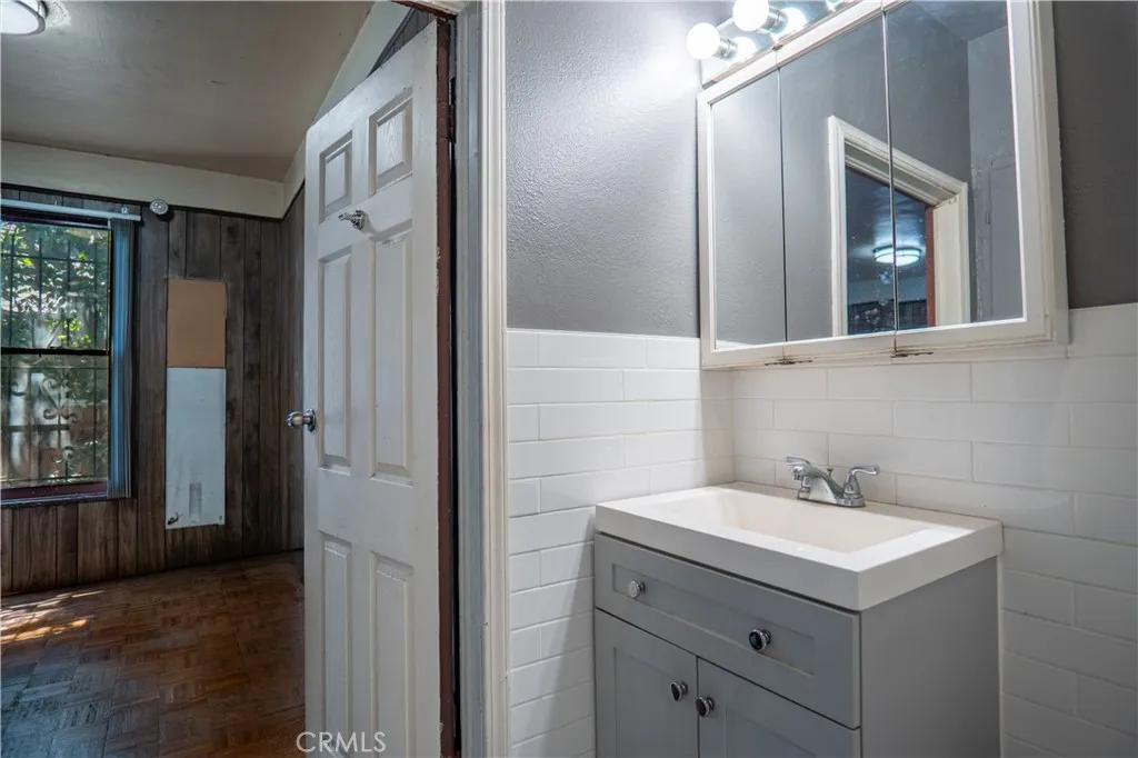 1175 N Commonwealth Avenue, Los Angeles, California 90029 home-pic-8