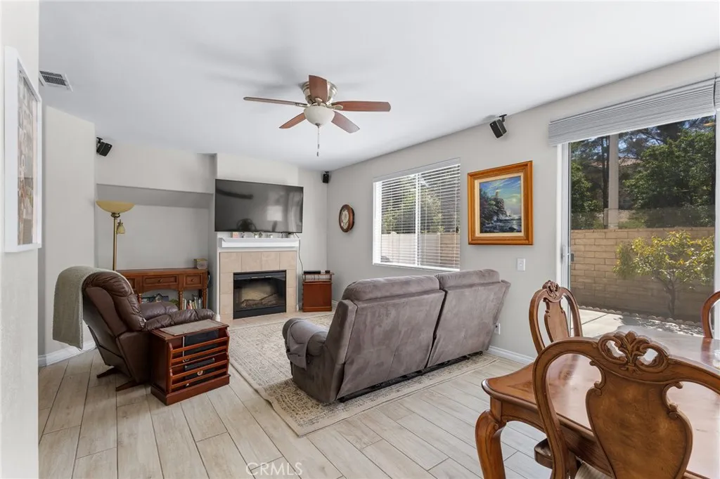 27280 Marisa Drive, Canyon Country, California 91387 home-pic-8