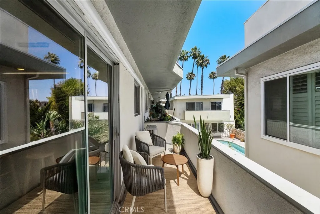 1411 N Hayworth Avenue 15, West Hollywood, California 90046 home-pic-6