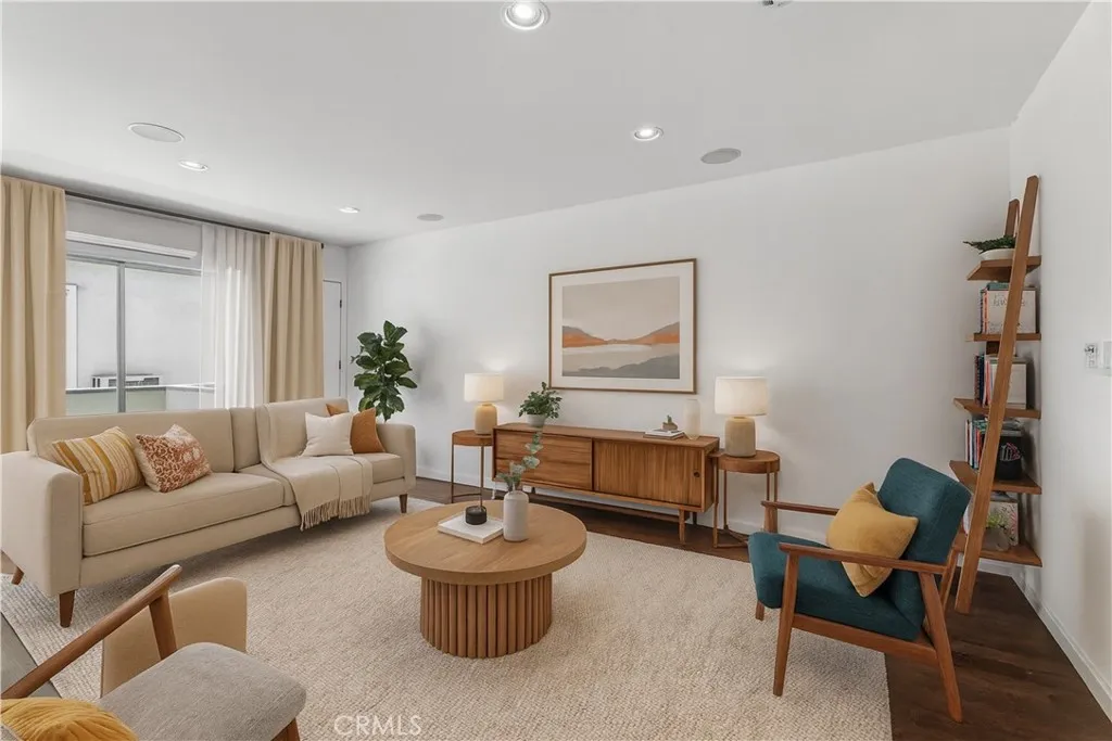 1411 N Hayworth Avenue 15, West Hollywood, California 90046 home-pic-0