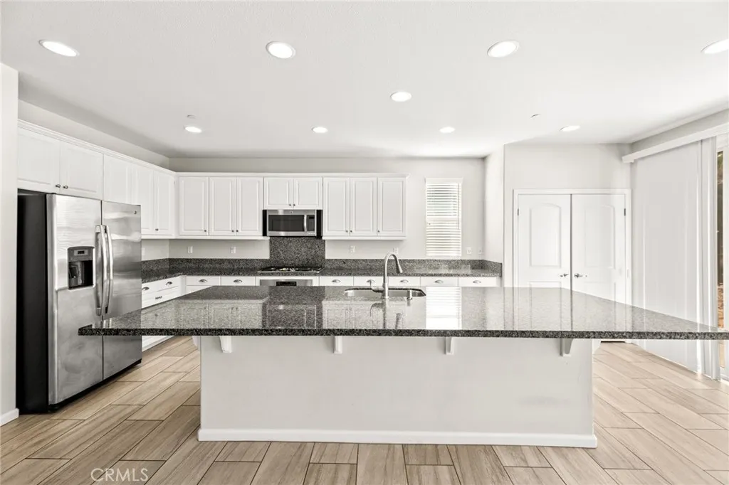 36312 Shedera Court, Lake Elsinore, California 92532 home-pic-2