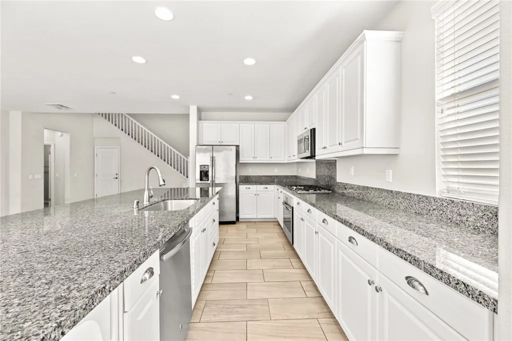 36312 Shedera Court, Lake Elsinore, California 92532 home-pic-16