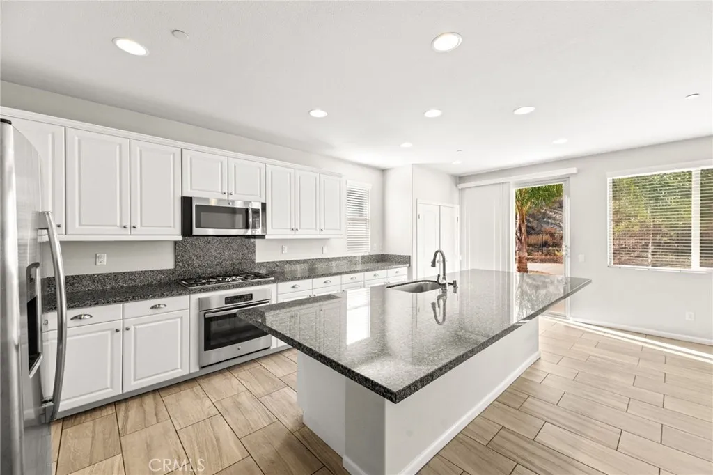 36312 Shedera Court, Lake Elsinore, California 92532 home-pic-18