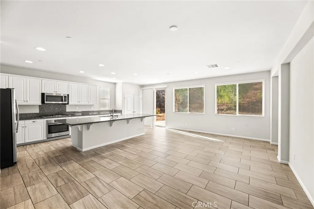 36312 Shedera Court, Lake Elsinore, California 92532 home-pic-12