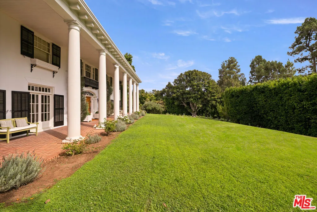 1006 N Crescent Drive, Beverly Hills, California 90210 home-pic-13