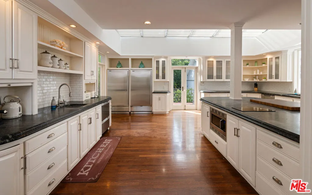 1006 N Crescent Drive, Beverly Hills, California 90210 home-pic-20