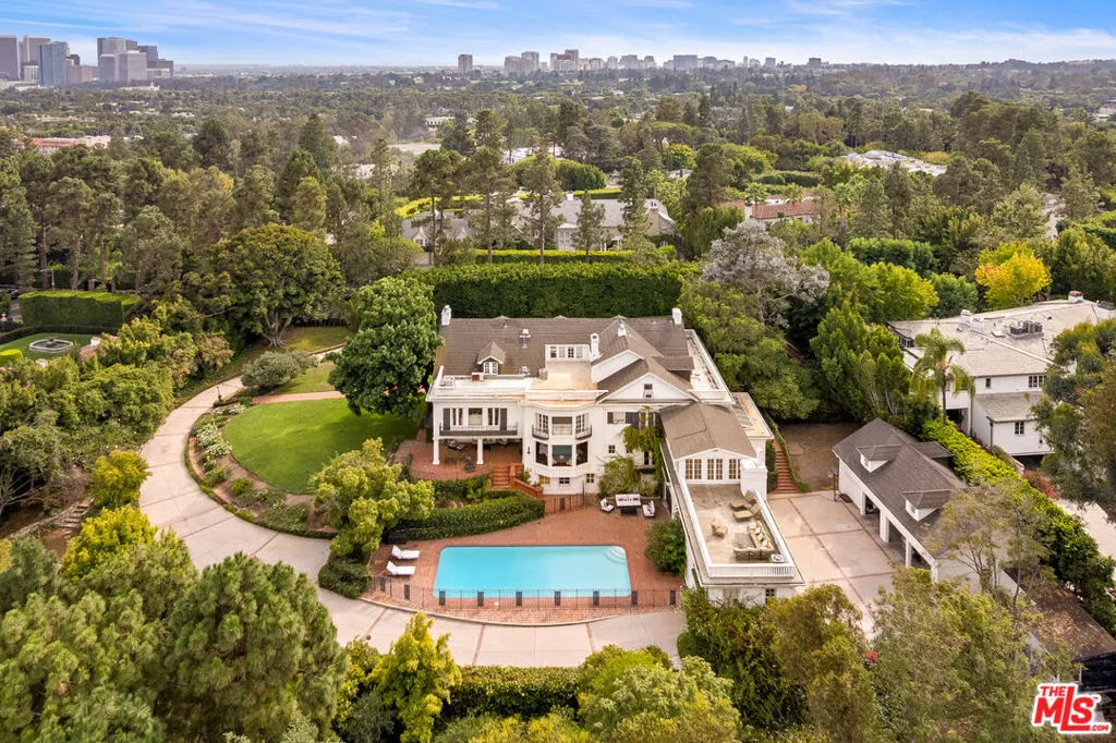 1006 N Crescent Drive, Beverly Hills, California 90210 home-pic-0