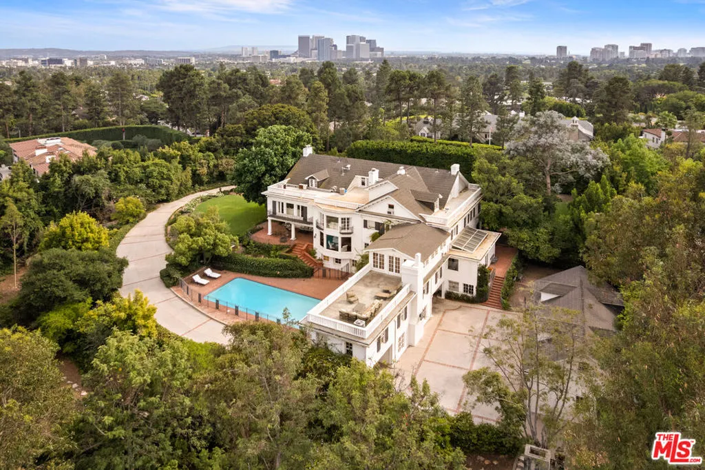 1006 N Crescent Drive, Beverly Hills, California 90210 home-pic-5