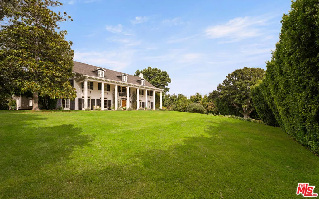 1006 N Crescent Drive, Beverly Hills, California 90210 home-pic-12