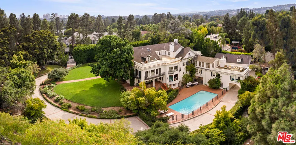 1006 N Crescent Drive, Beverly Hills, California 90210 home-pic-3