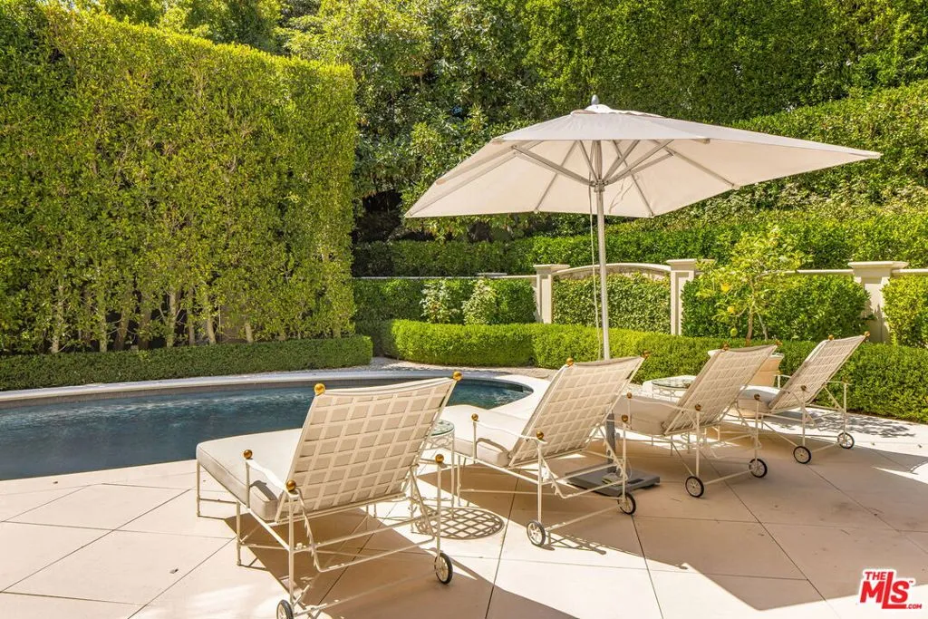 2401 Bowmont Drive, Beverly Hills, California 90210 home-pic-33
