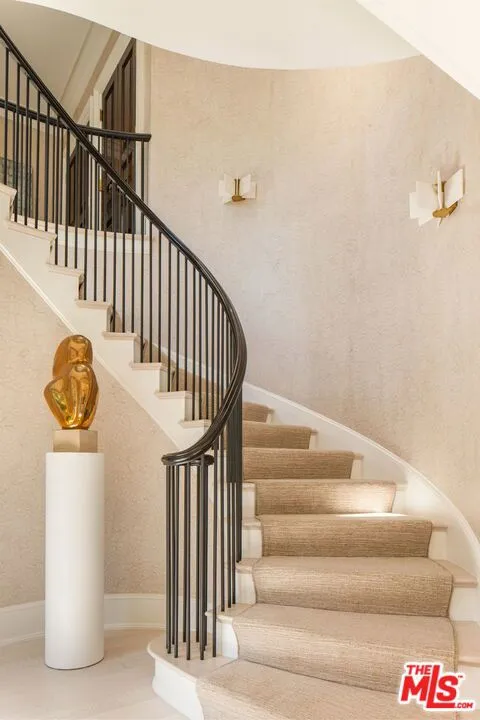 2401 Bowmont Drive, Beverly Hills, California 90210 home-pic-5