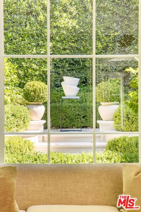 2401 Bowmont Drive, Beverly Hills, California 90210 home-pic-8