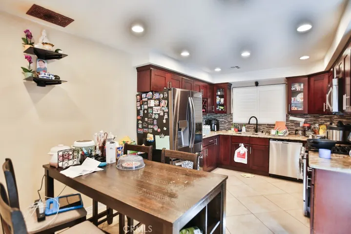 Dinning & Kitchen Area