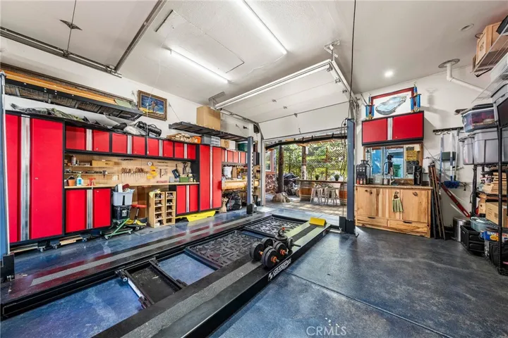 Attached 2 Car Garage