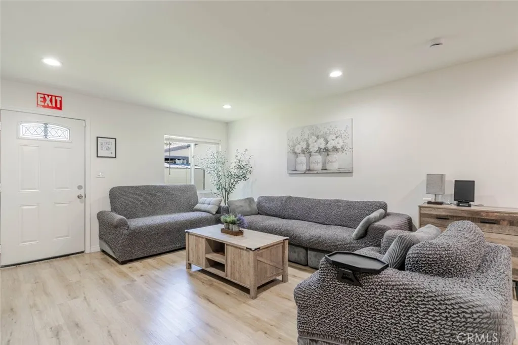 7315 Jamieson Avenue, Reseda, California 91335 home-pic-37