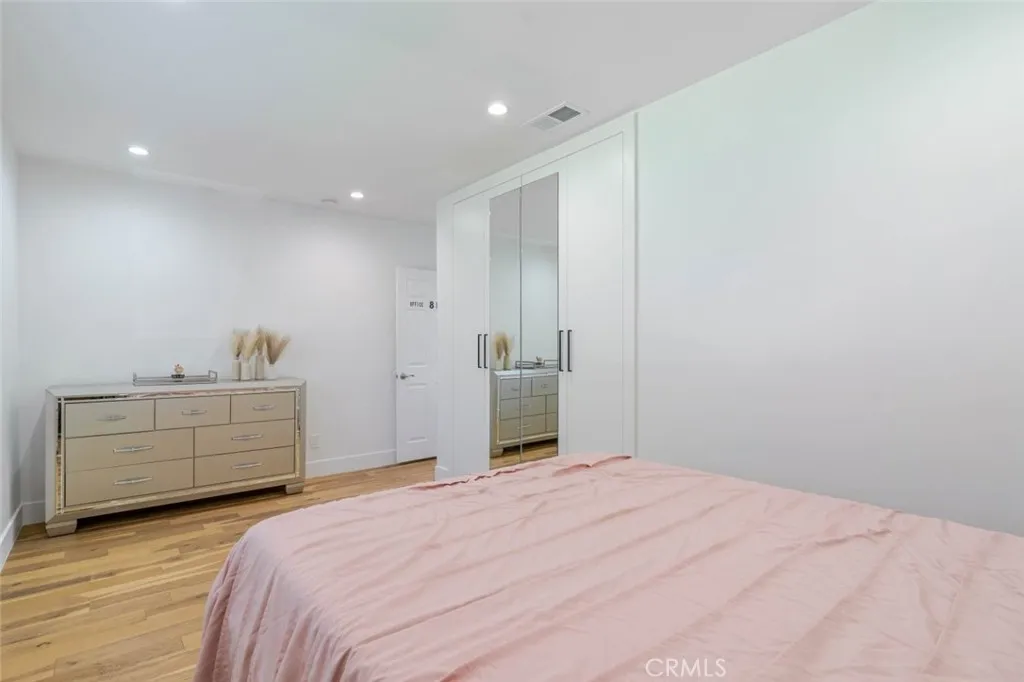 7315 Jamieson Avenue, Reseda, California 91335 home-pic-23