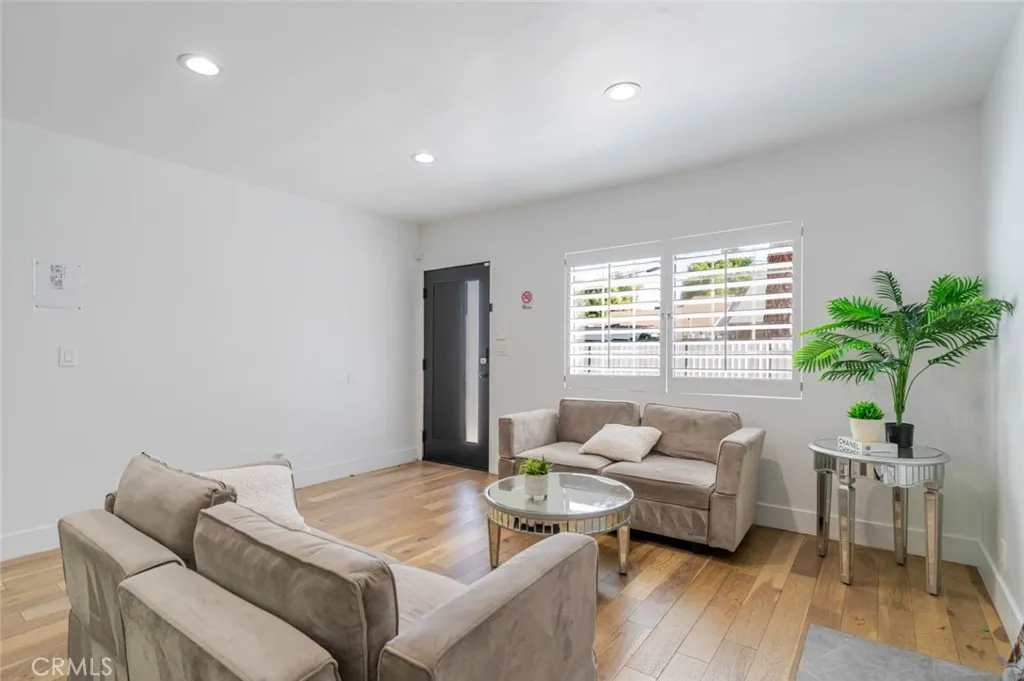 7315 Jamieson Avenue, Reseda, California 91335 home-pic-3